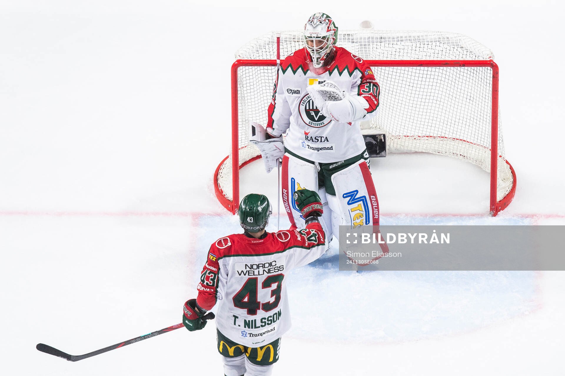 Frölundas målvakt Tobias Normann jublar
