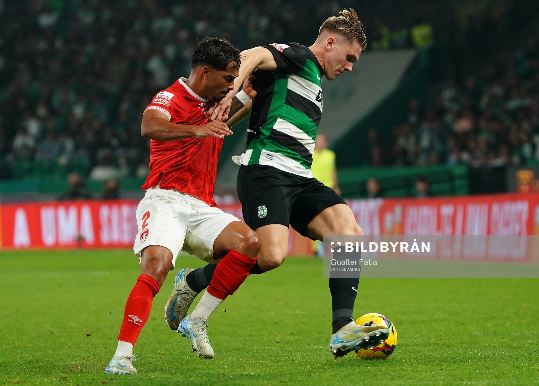 Viktor Gyokeres of Sporting CP with Diogo Calila of CD
