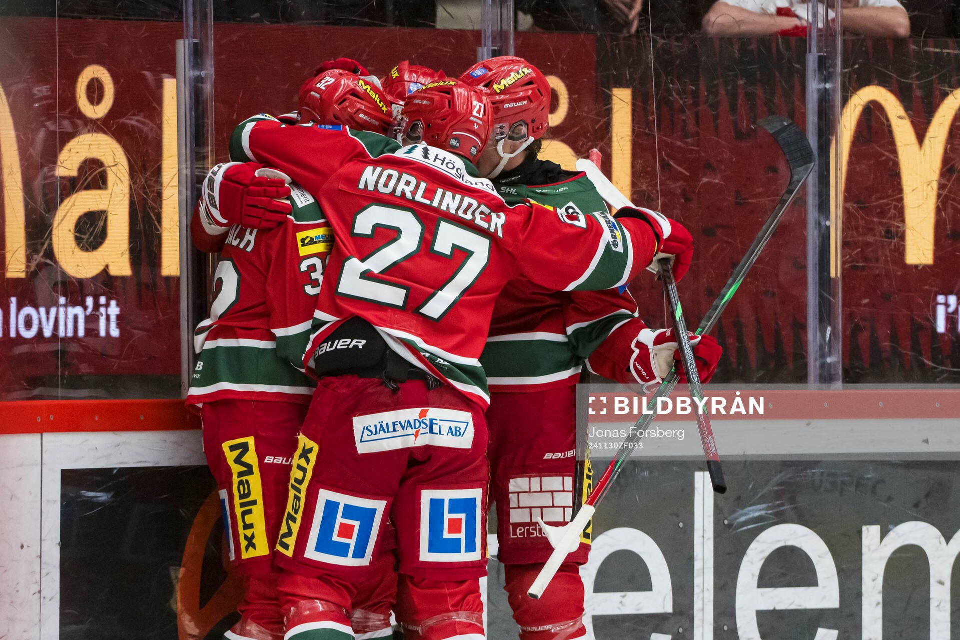 Modos Theodor Niederbach jublar med lagkamrater