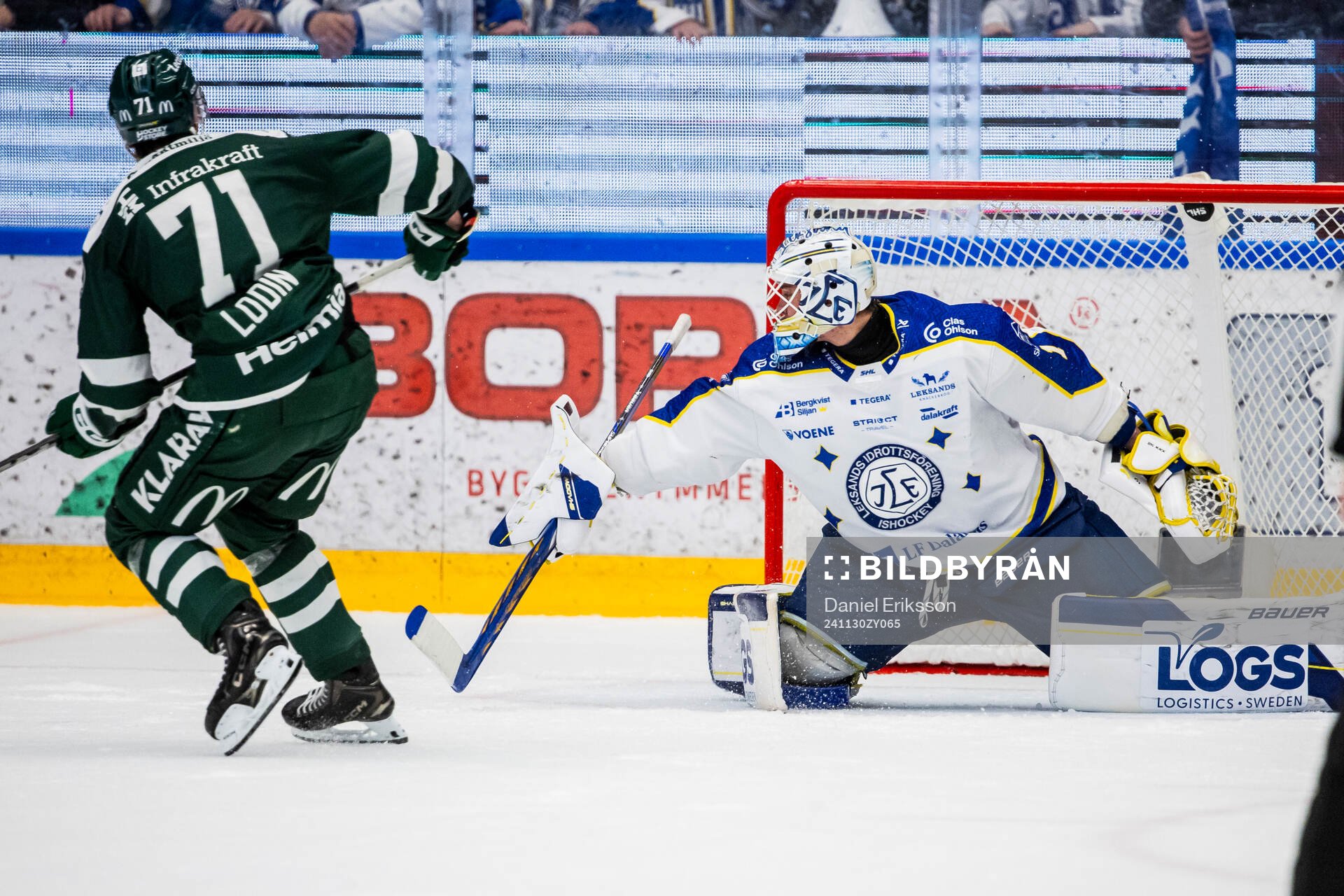 Färjestads Viktor Lodin gör 3-4 bakom Leksands målvakt