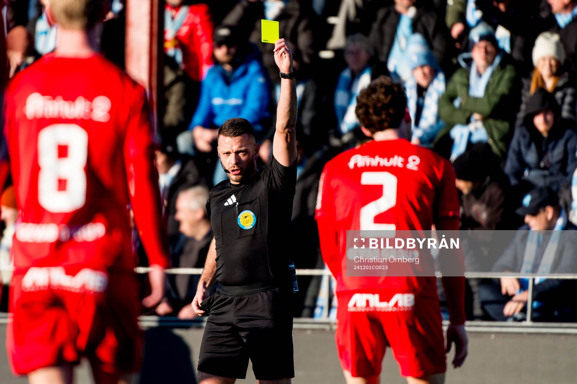Domare Jovan Krsmanovic och Torslandas Fabian Påhlman