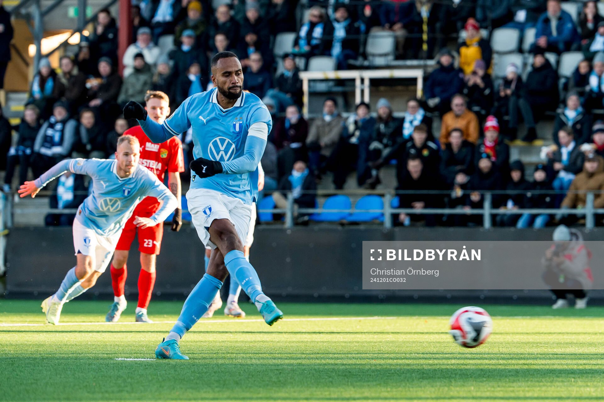 Malmö FFs Isaac Kiese Thelin gör 1-0
