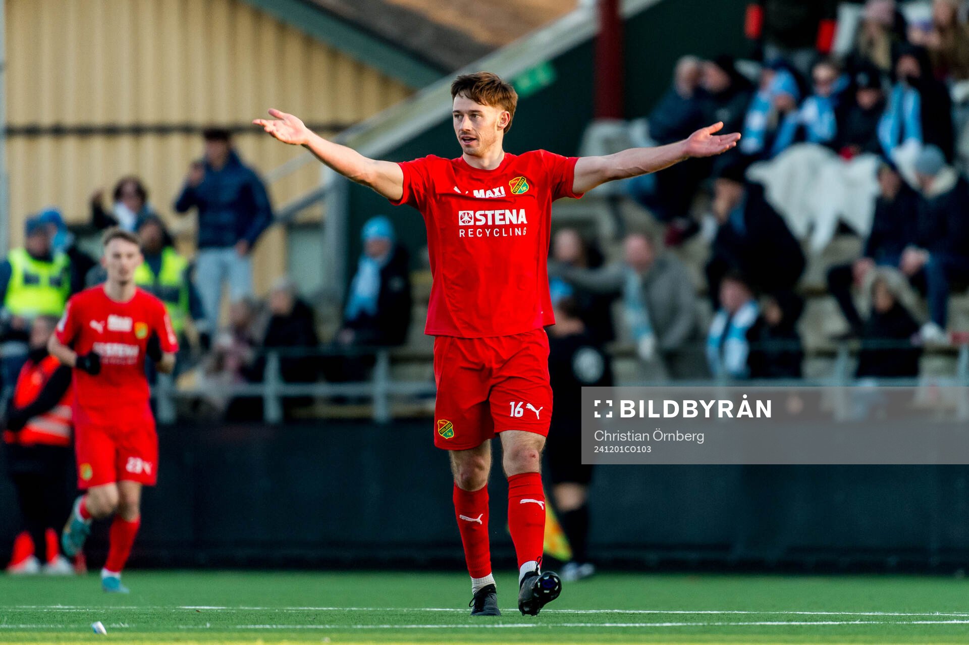 Torslandas Sean John Bright jublar efter 2-2 under fotbollsmatchen i Svenska Cupen mellan Malmö FF och Torslanda den 1 december 2024 i Malmö.