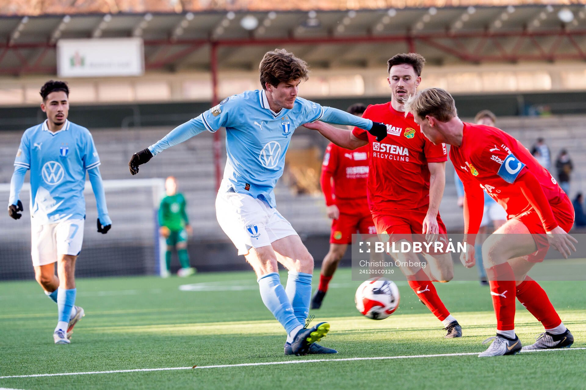 Malmö FFs Sebastian Jörgensen och Torslandas Ludvig