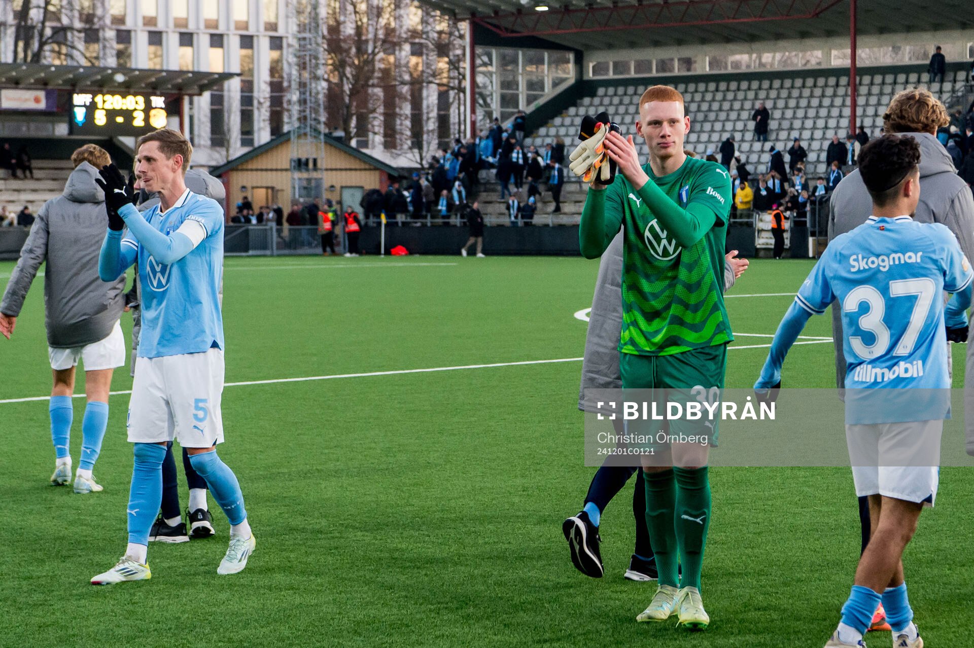 Malmö FFs Søren Rieks och målvakt Joakim Persson jublar