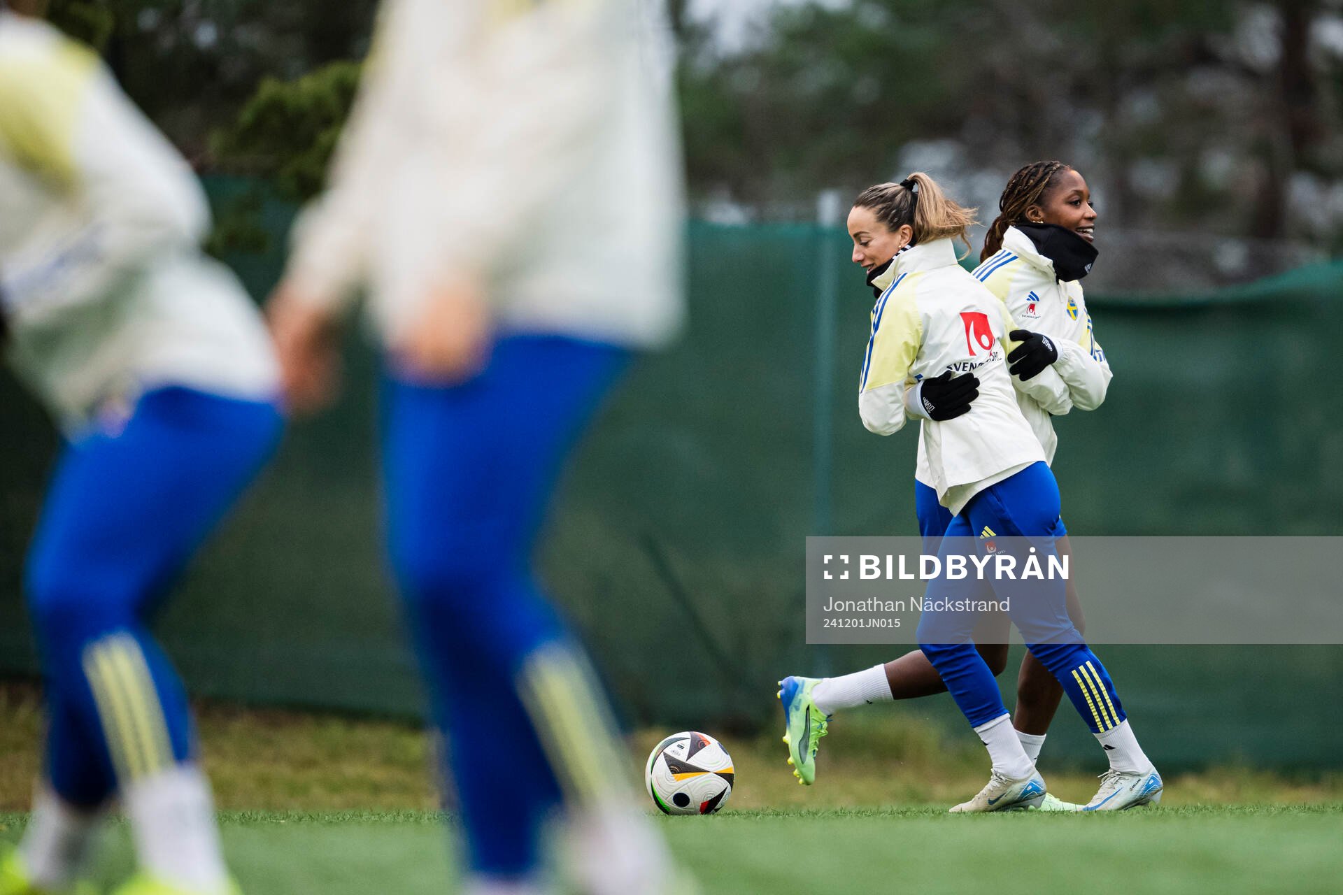 Kosovare Asllani and Evelyn Ijeh of the Swedish women's