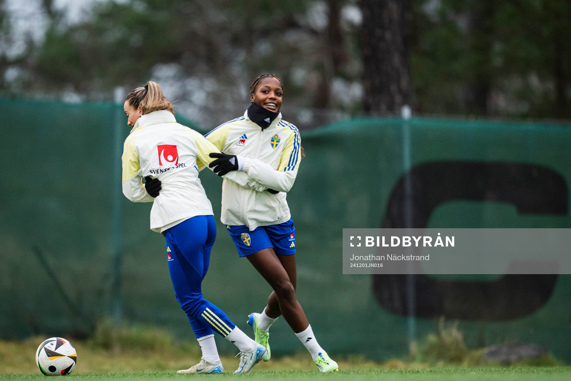 Kosovare Asllani and Evelyn Ijeh of the Swedish women's