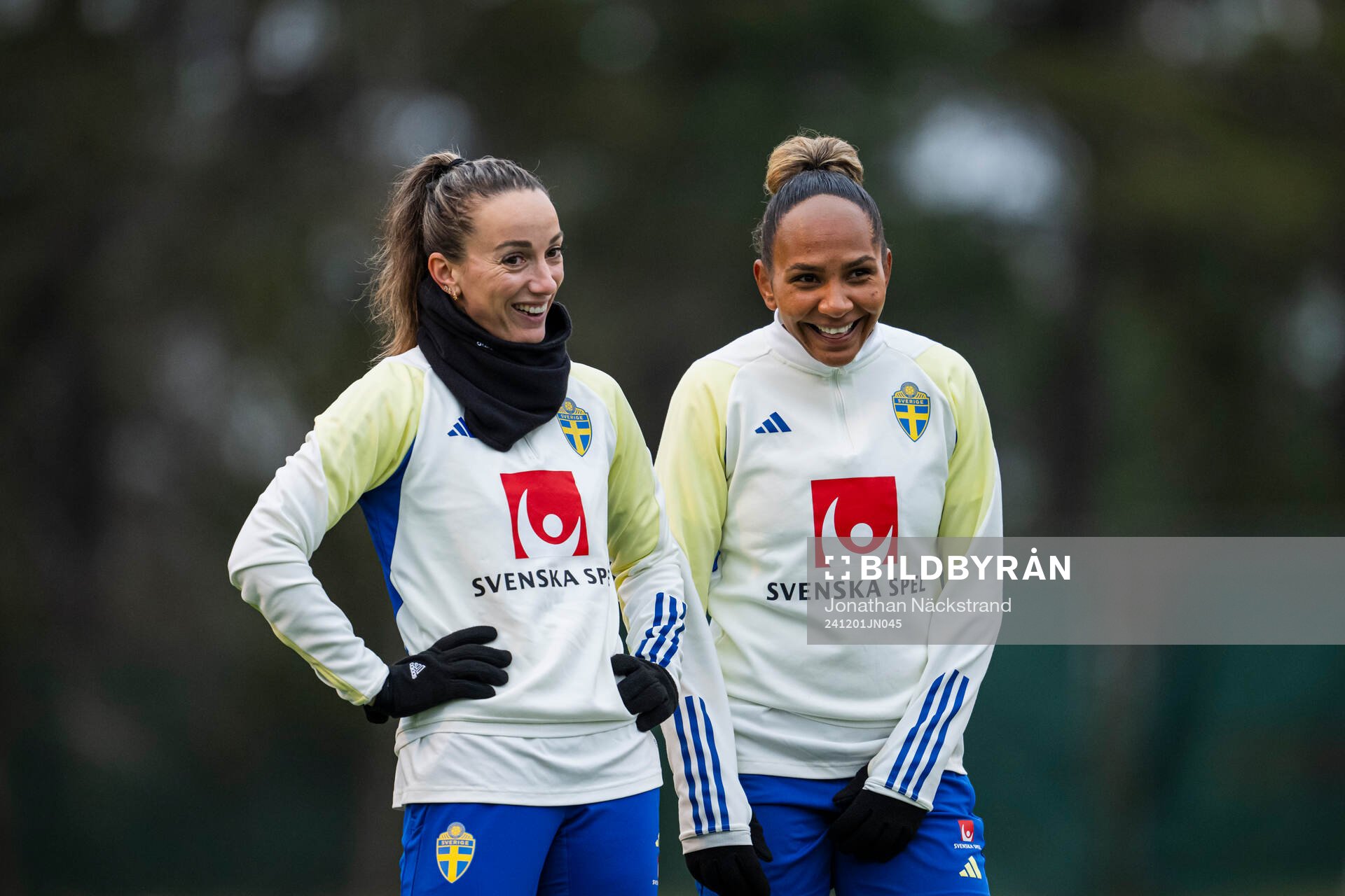 Kosovare Asllani and Madelen Janogy of the Swedish women's