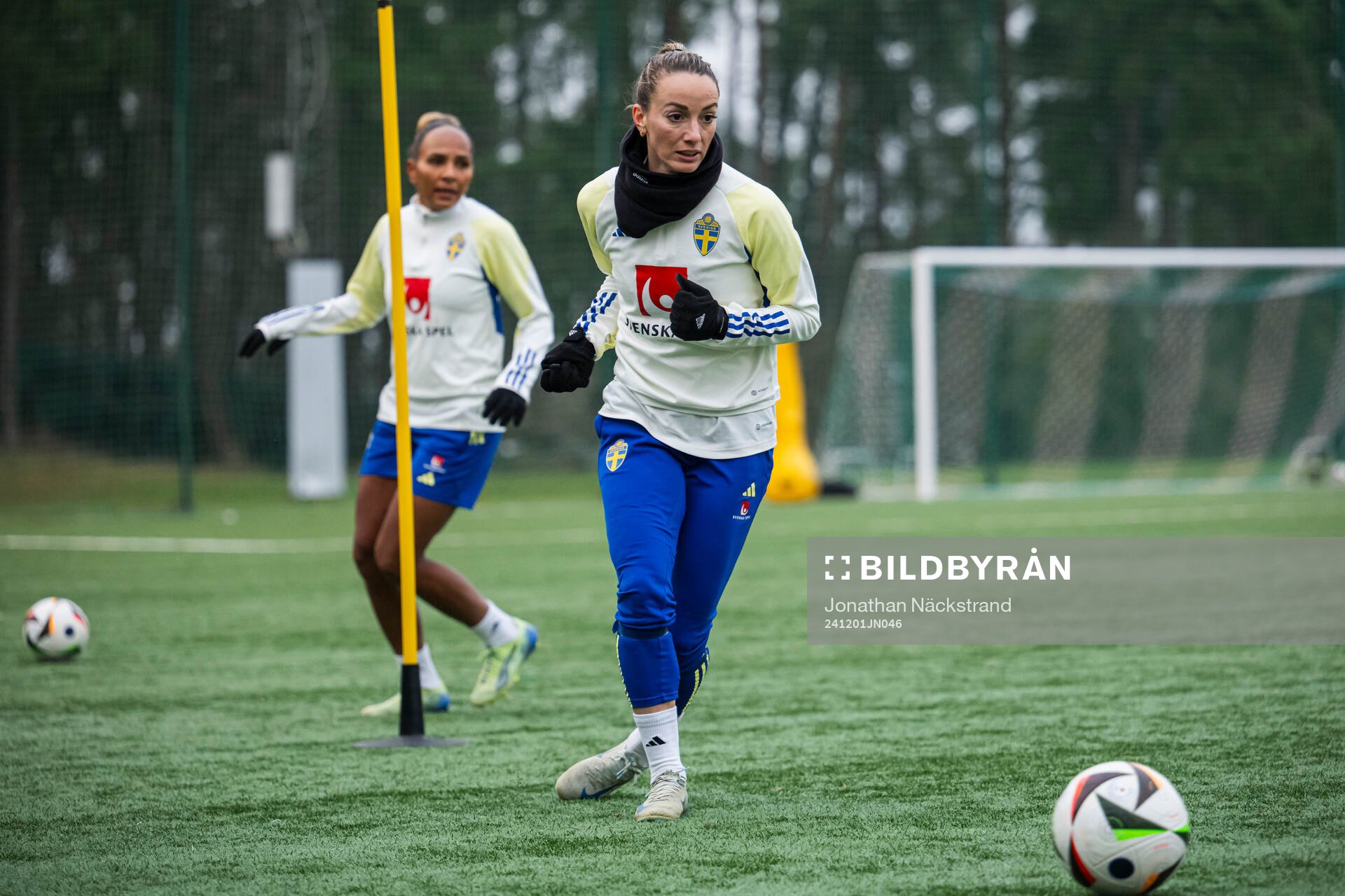 Kosovare Asllani and Madelen Janogy of the Swedish women's
