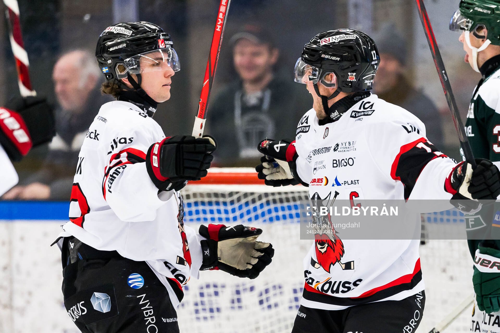 Nybros Elias Stenman och Emil Forslund jublar