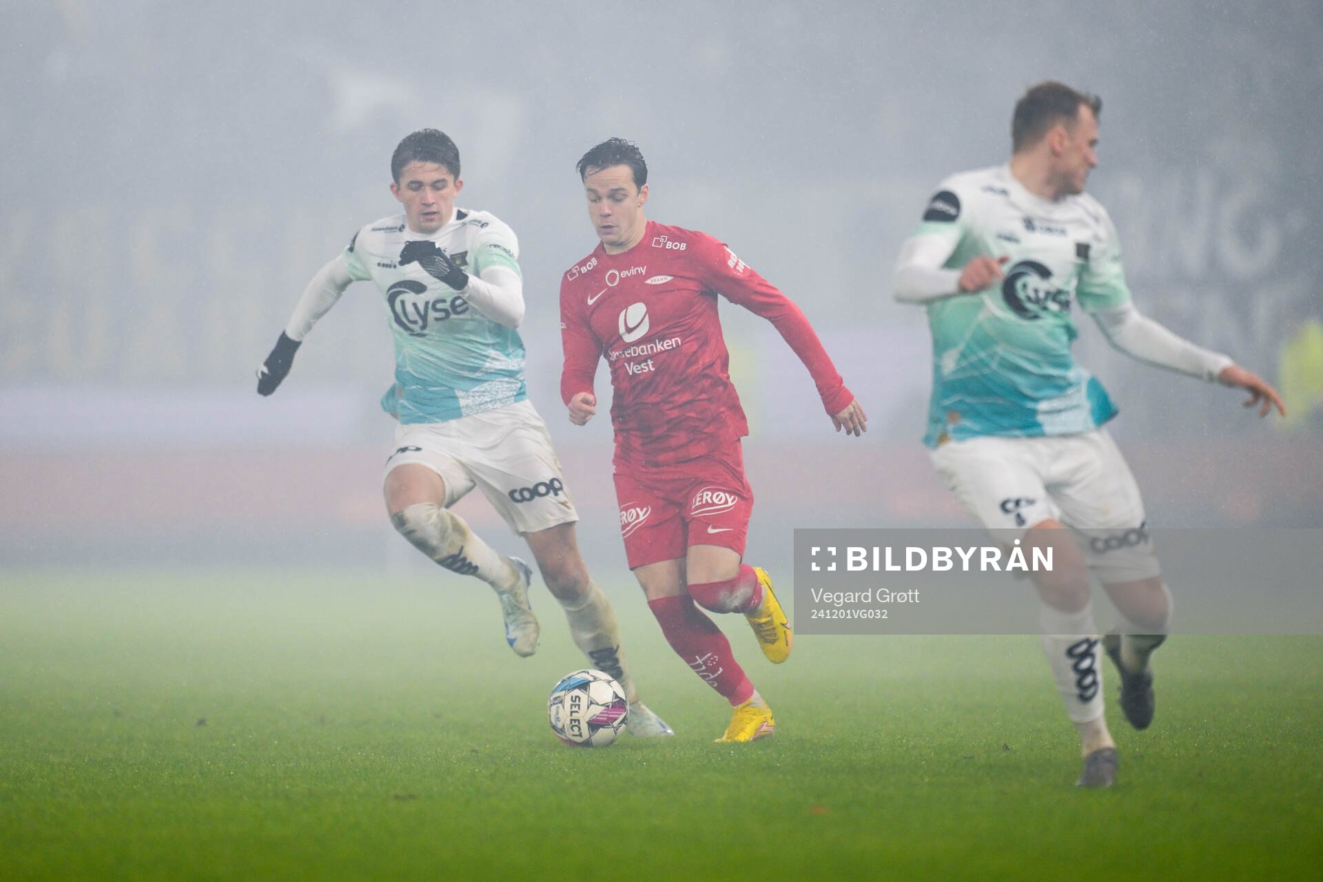 Henrik Heggheim of Viking and Felix Horn Myhre of Brann