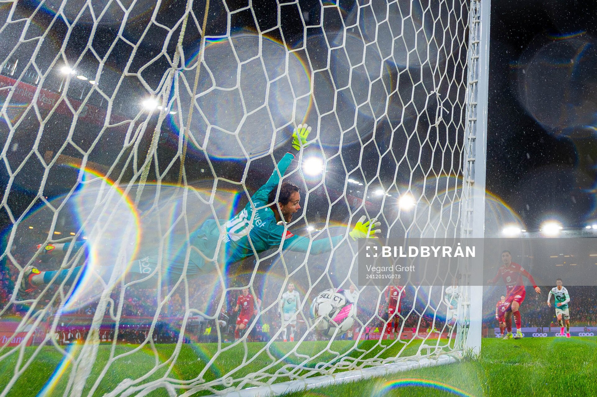 Niklas Castro of Brann scores the 1-1 goal behind