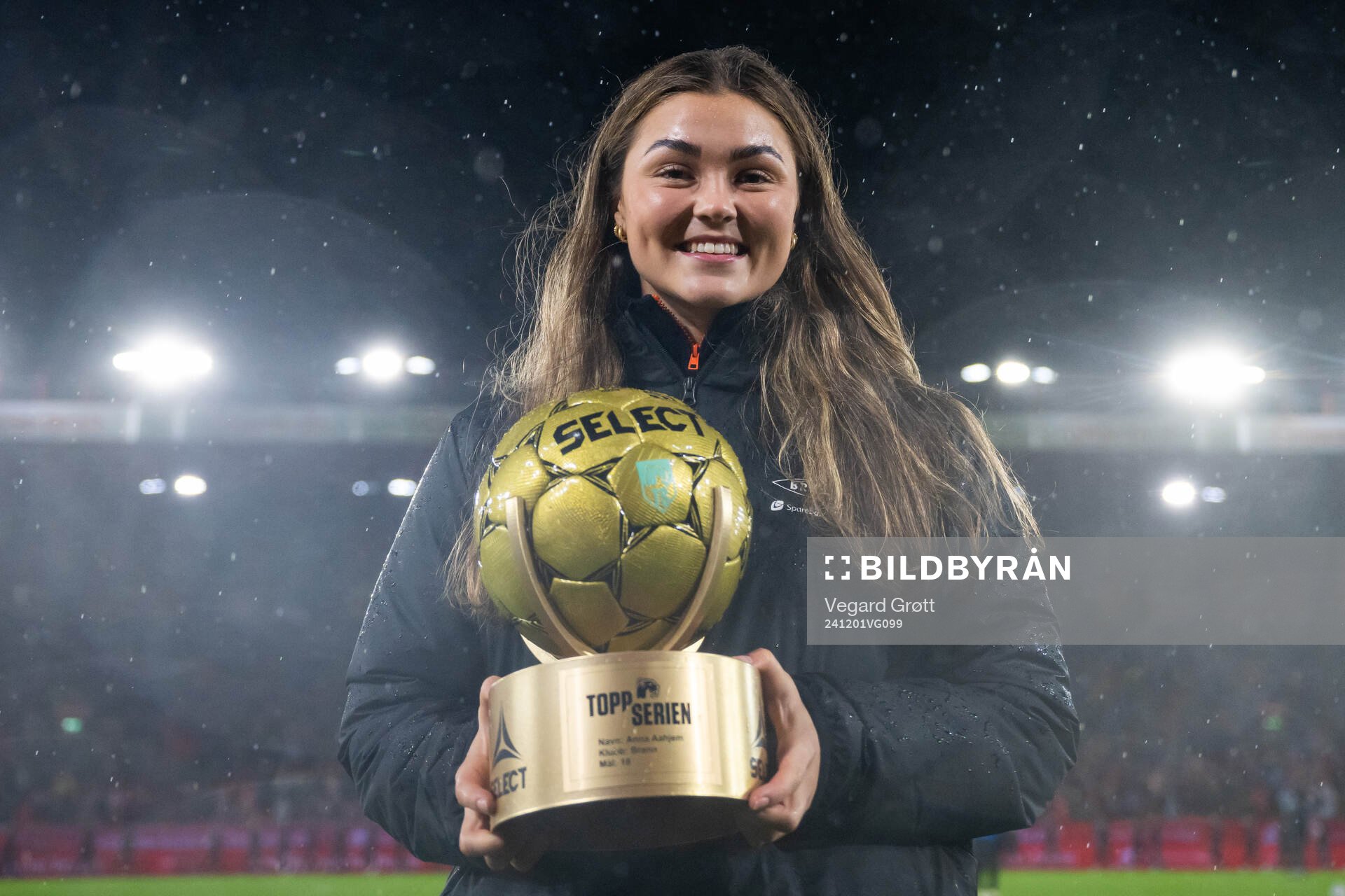 Anna Aahjem of Brann poses with the award as the top scorer