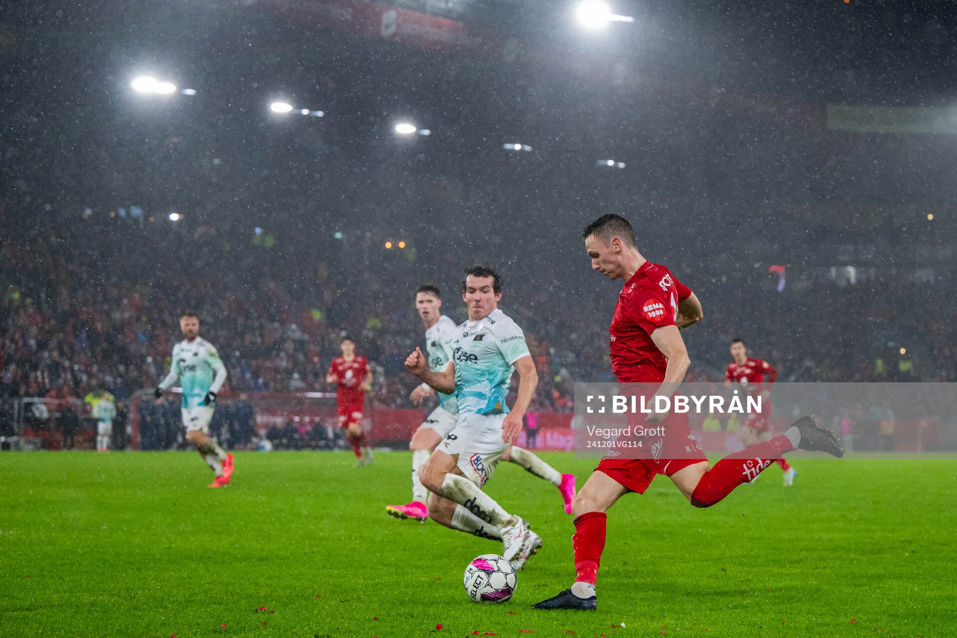 Joe Bell of Viking and Joachim Soltvedt of Brann