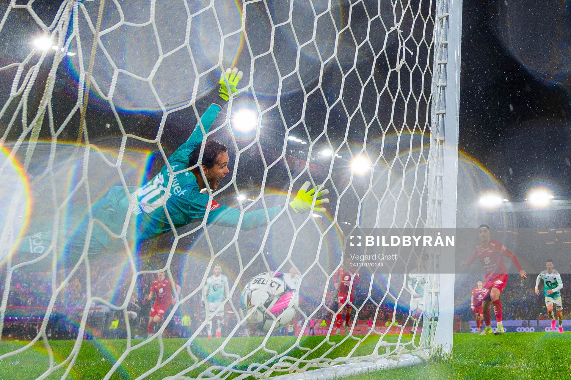 Niklas Castro of Brann scores the 1-1 goal behind