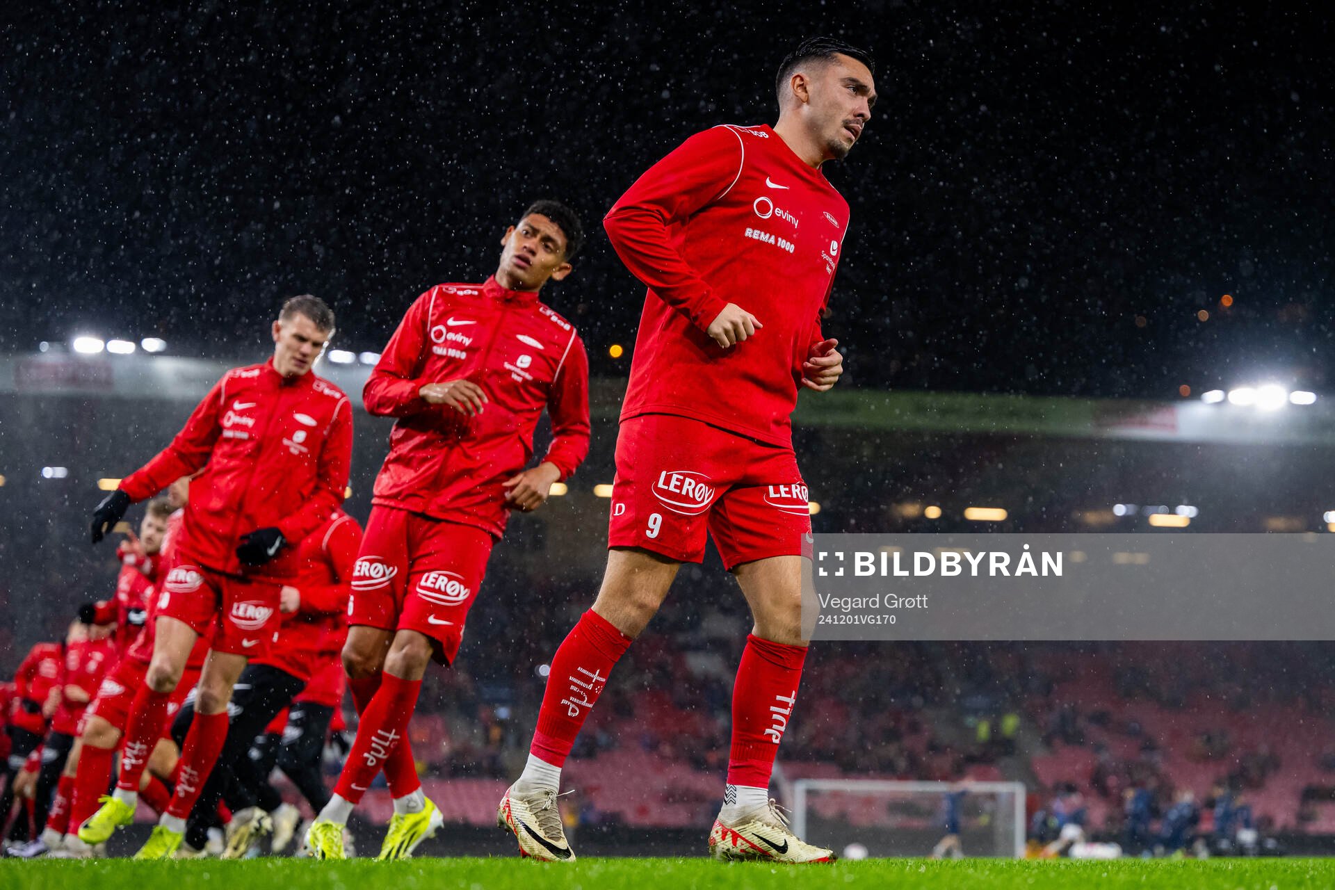Niklas Castro of Brann warms up