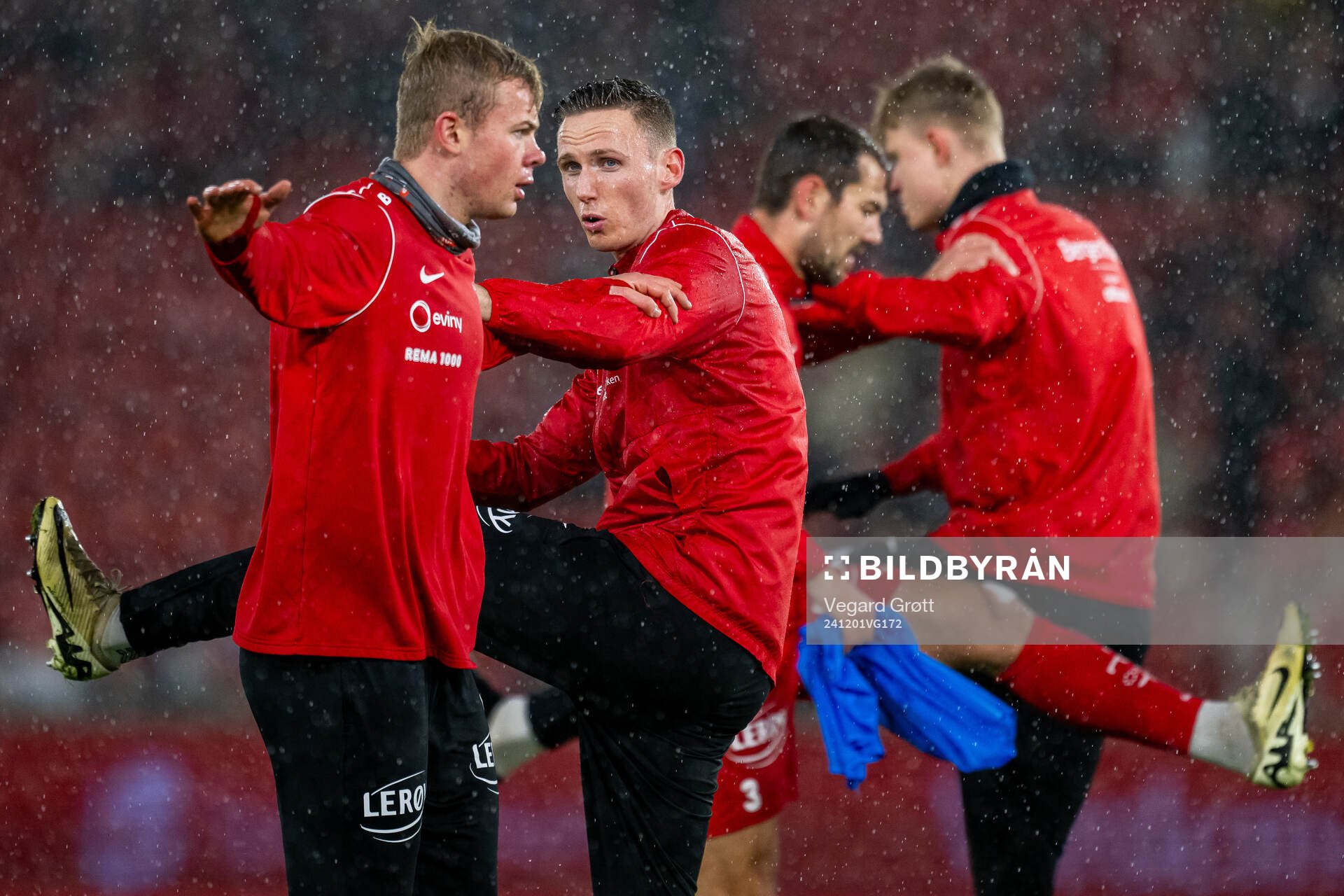 Aune Heggebø and Joachim Soltvedt of Brann warm up