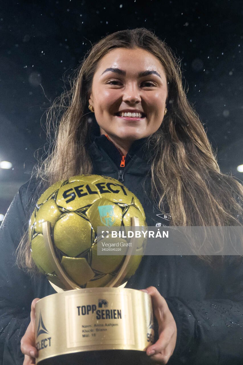 Anna Aahjem of Brann poses with the award as the top scorer