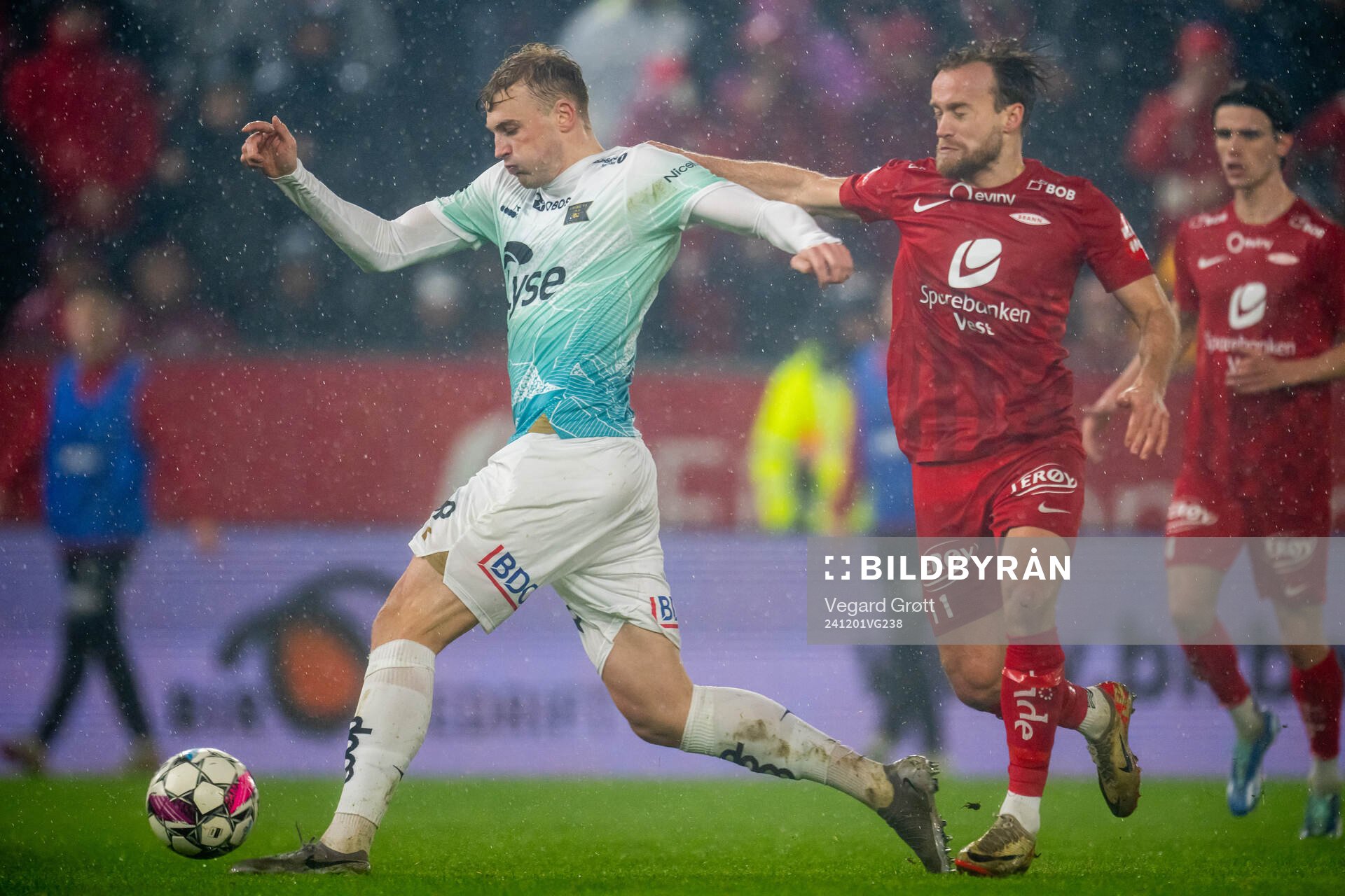 Sondre Langås of Viking and Bård Finne of Brann