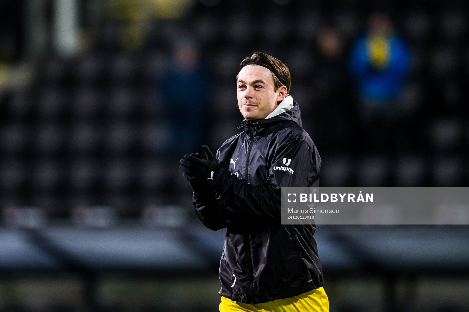 Patrick Berg of Bodø/Glimt warms up