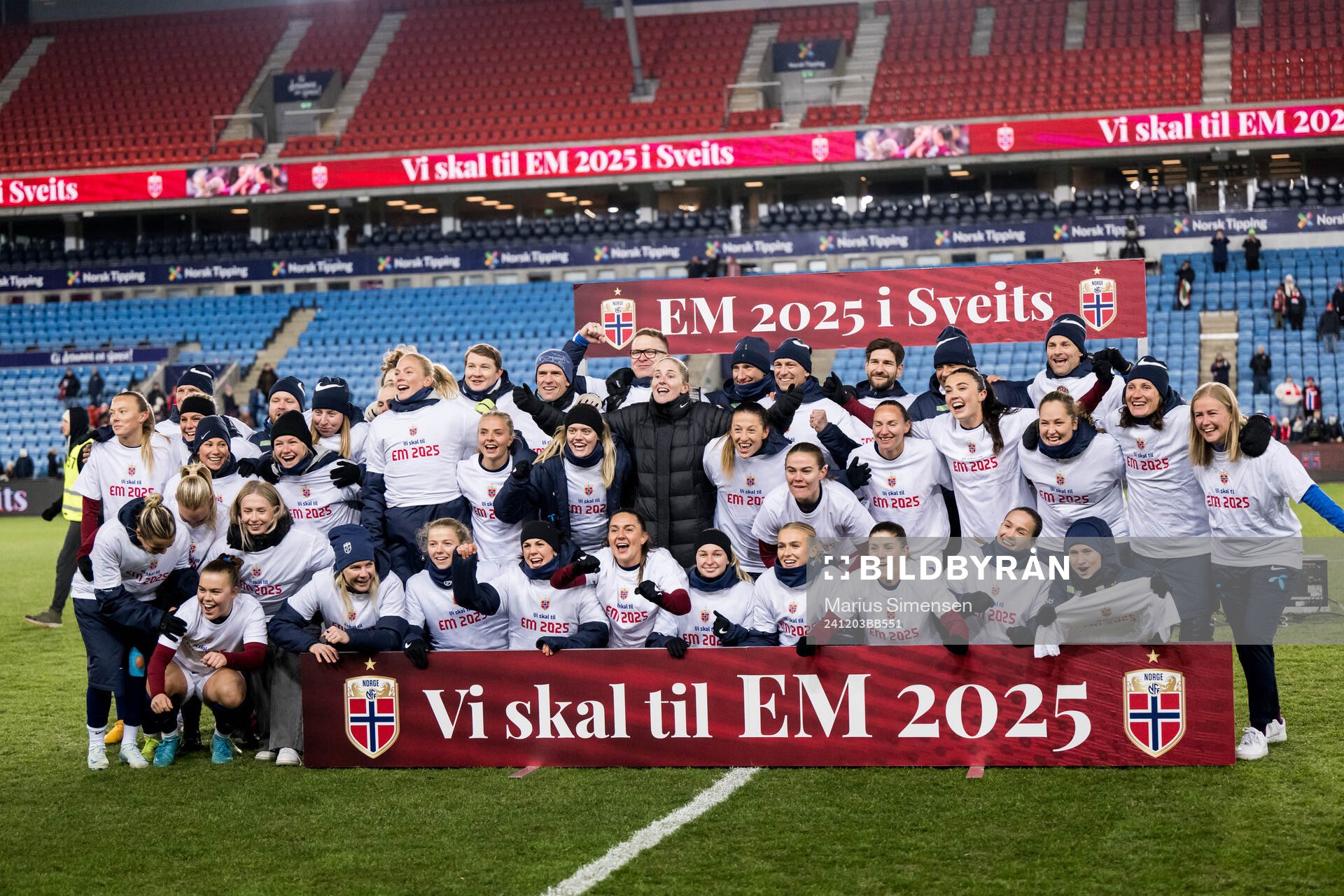 Players of Norway celebrate