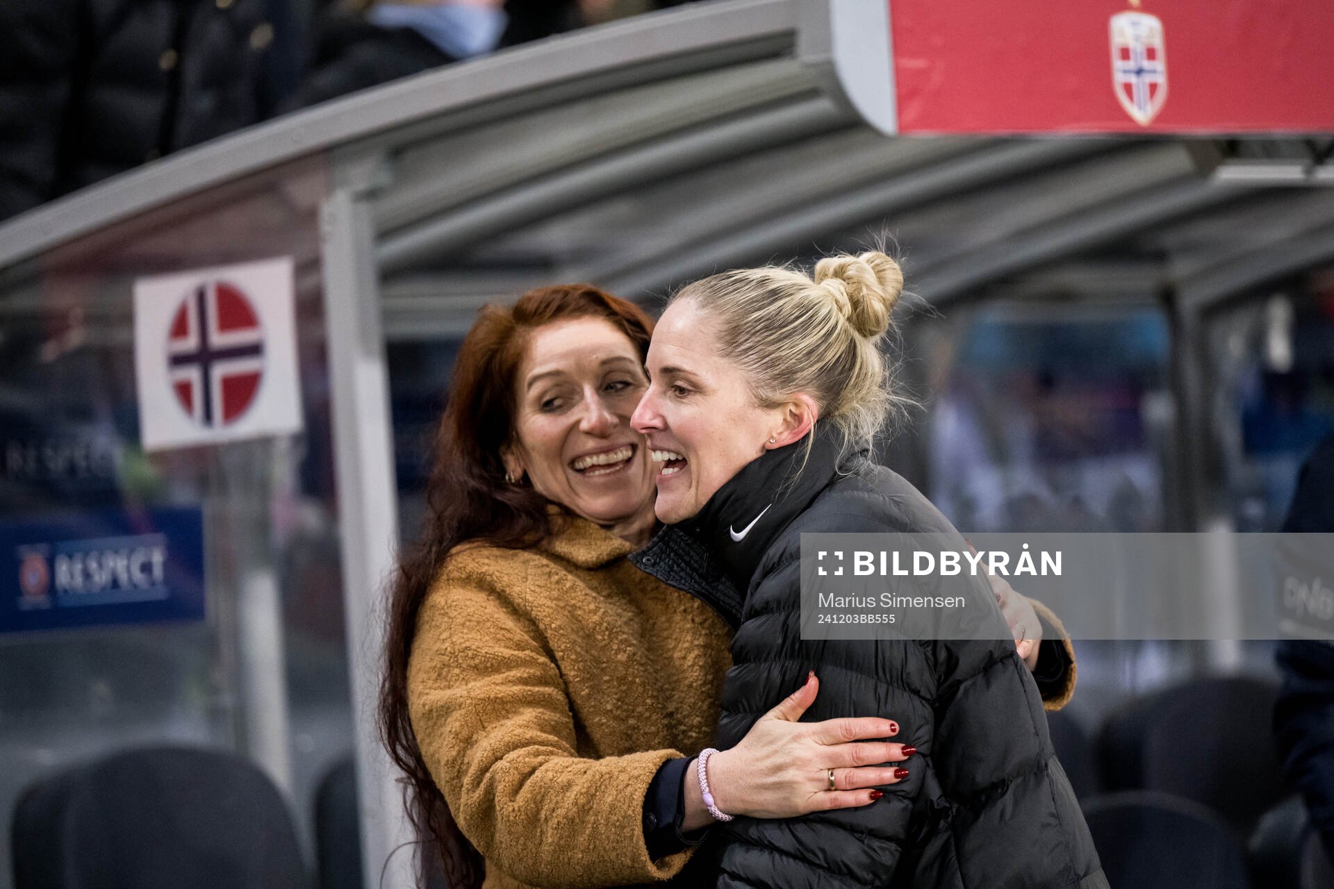 Head coach Gemma Grainger of Norway celebrate