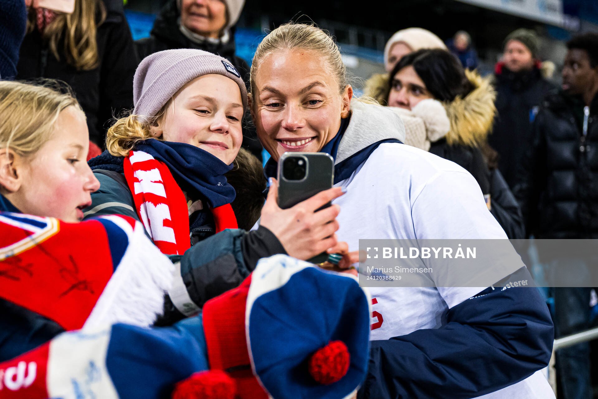 Guro Bergsvand of Norway with a fan