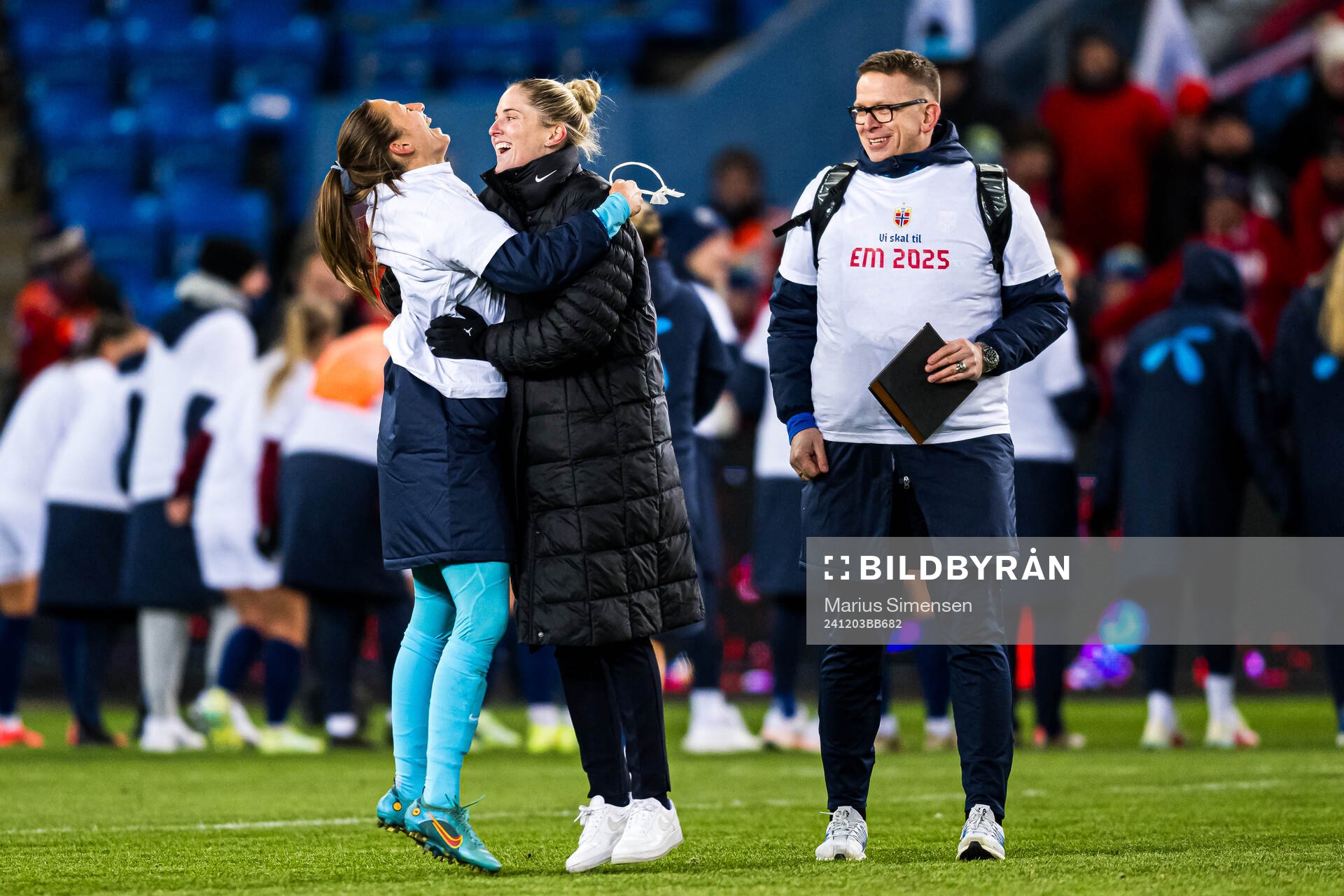 Goalkeeper Cecilie Fiskerstrand, head coach Gemma Grainger
