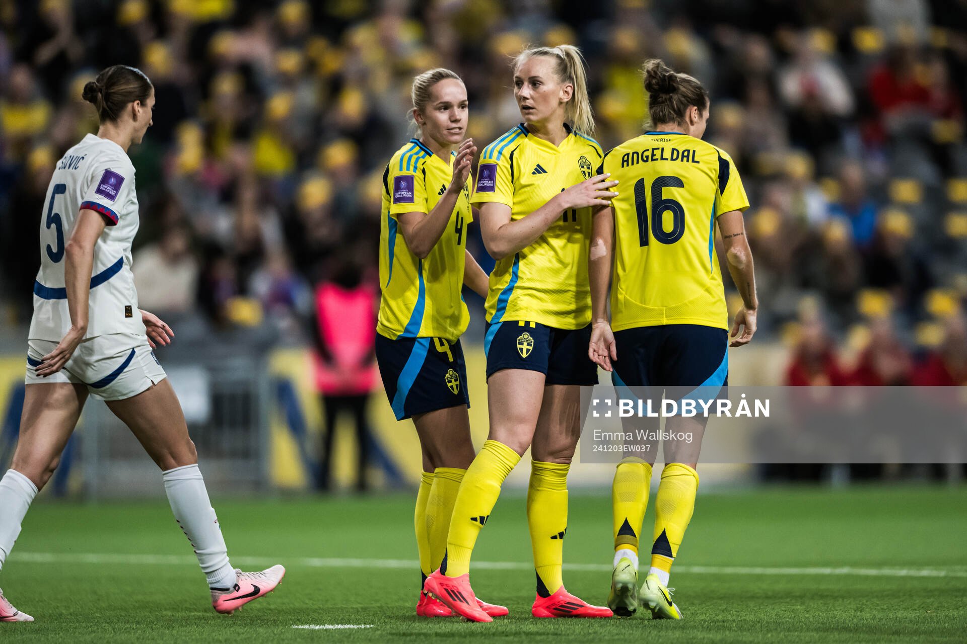 Stina Blackstenius, Hanna Lundkvist, and Filippa Angeldahl