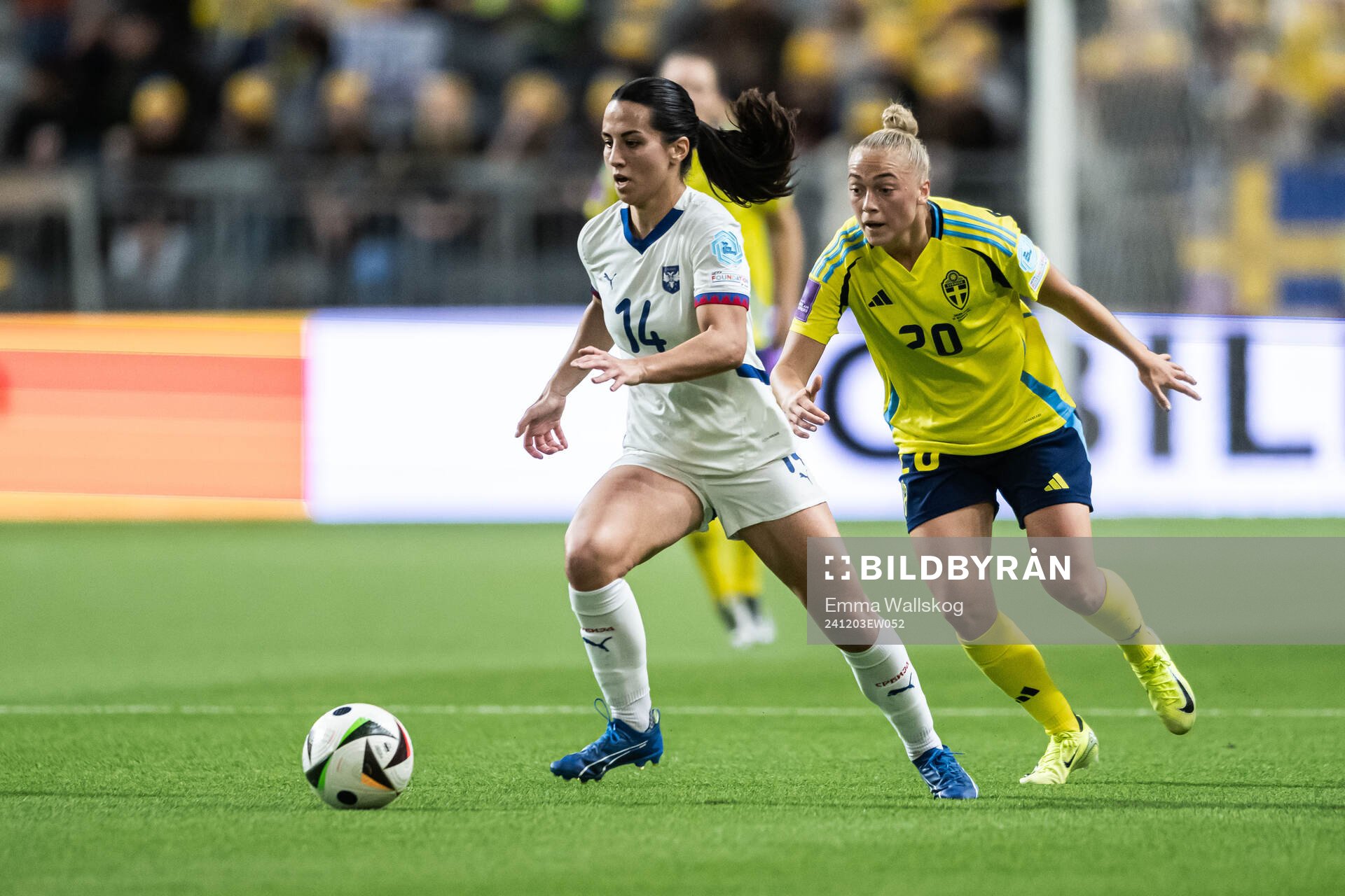 Vesna Milivojevic of Serbia and Hanna Bennison of Sweden
