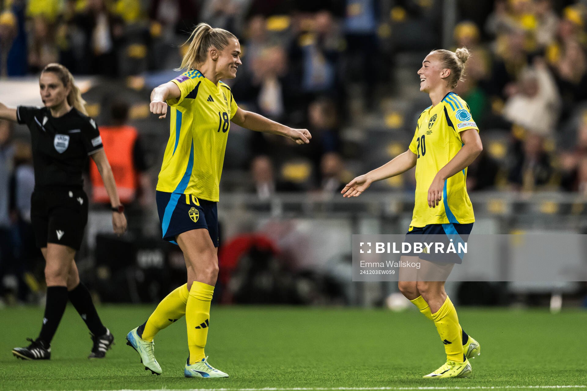 Hanna Bennison and Fridolina Rolfö of Sweden celebrating