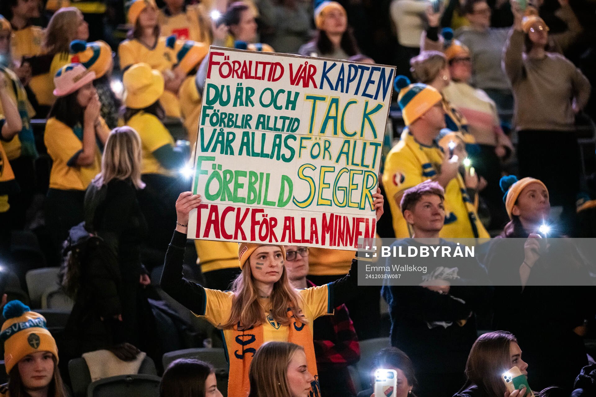 A fan of Sweden with a sign dedicated to Caroline Seger