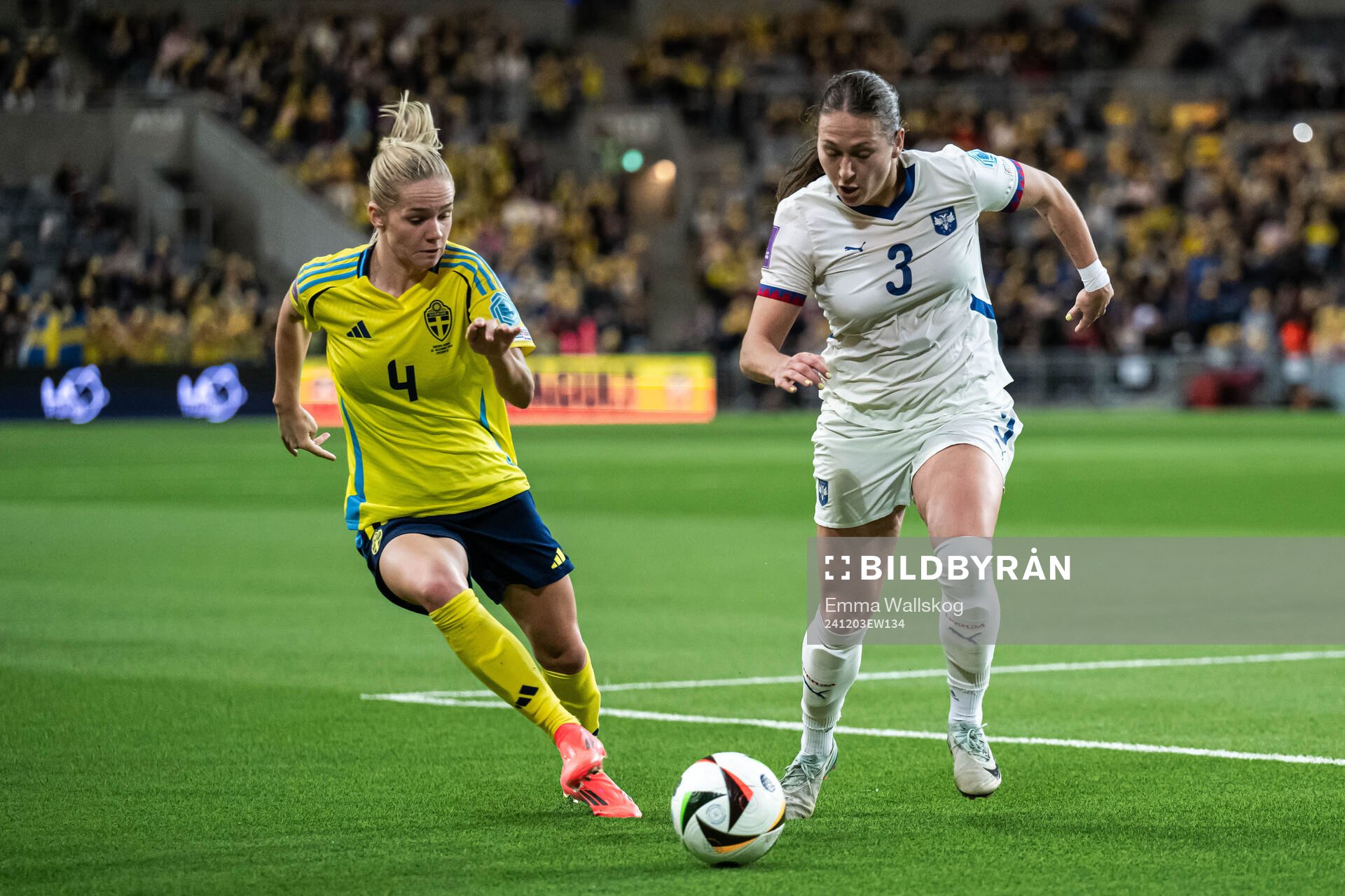 Hanna Lundkvist of Sweden and Andjela Frajtovic of Serbia