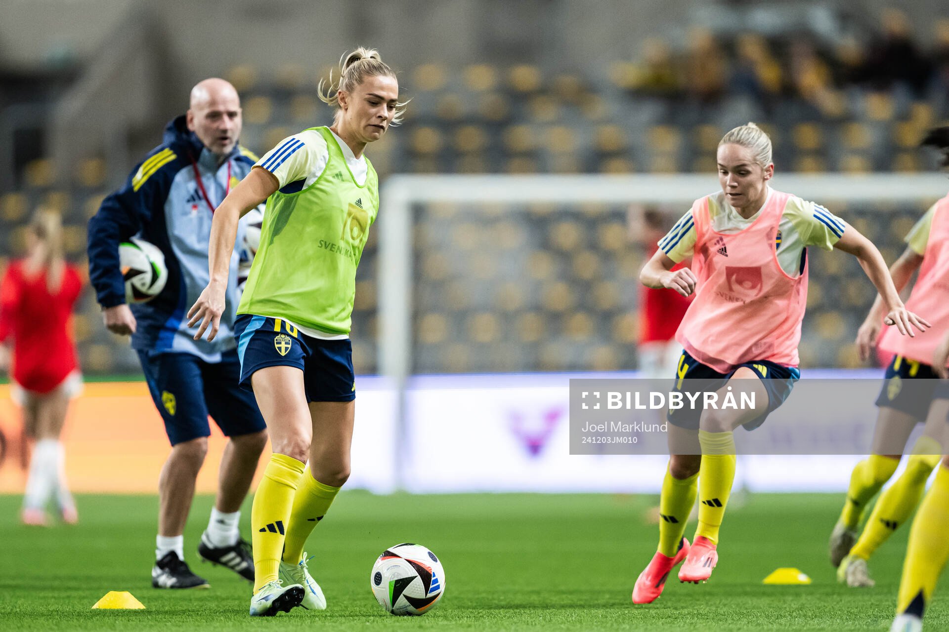 Fridolina Rolfö and Hanna Lundkvist of Sweden