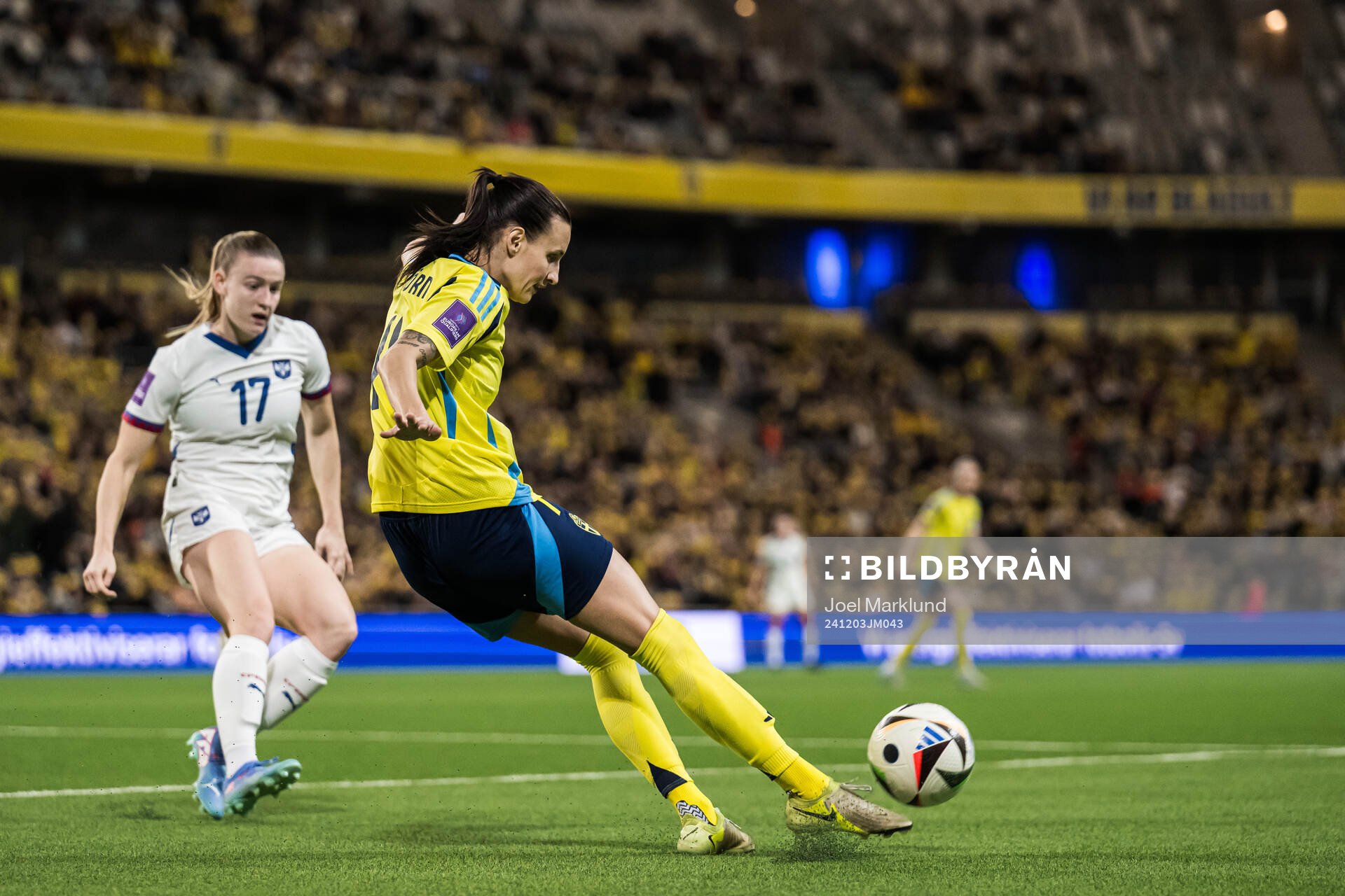 Allegra Poljak of Serbia and Nathalie Björn of Sweden