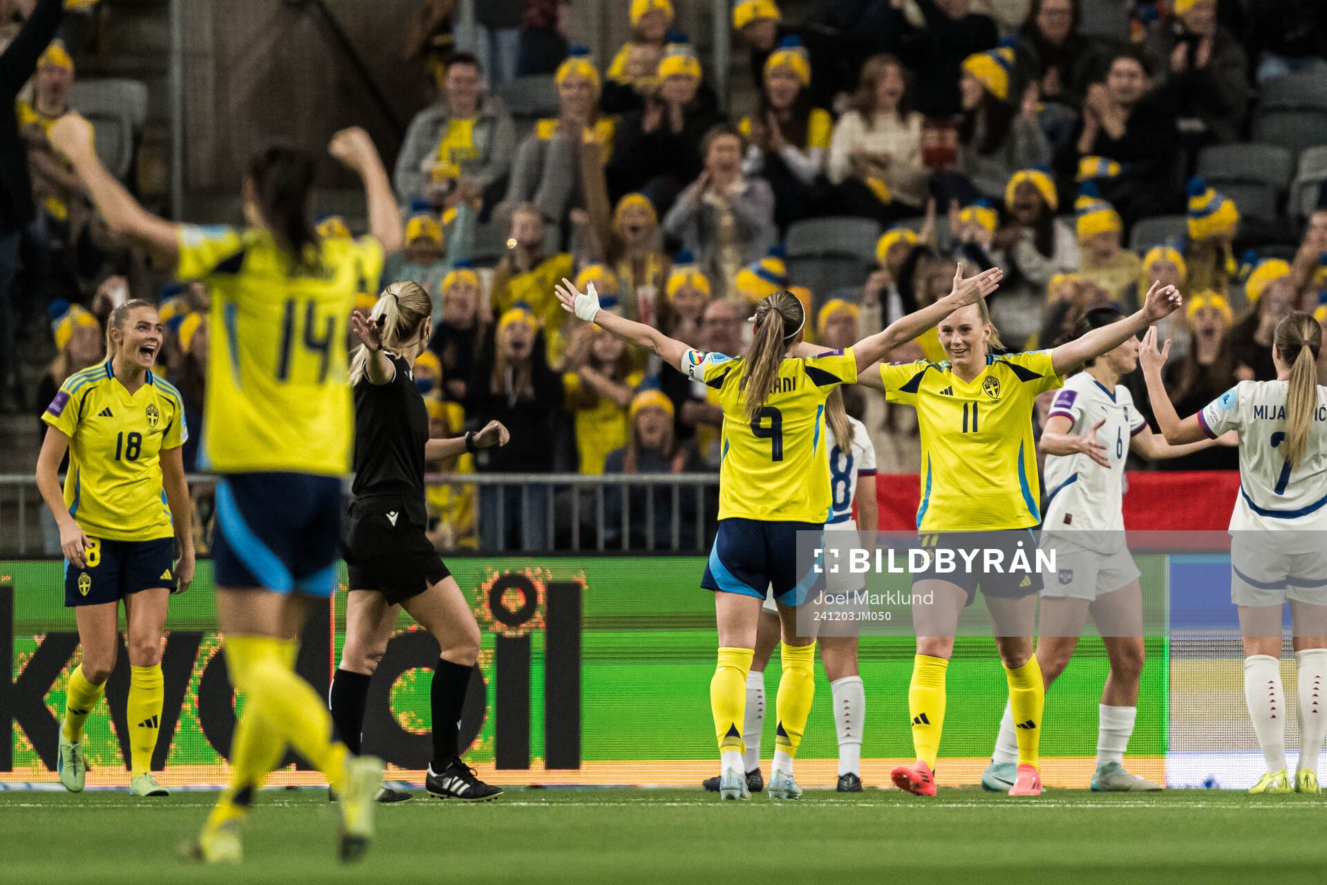 Fridolina Rolfö, Nathalie Björn, Kosovare Asllani, and