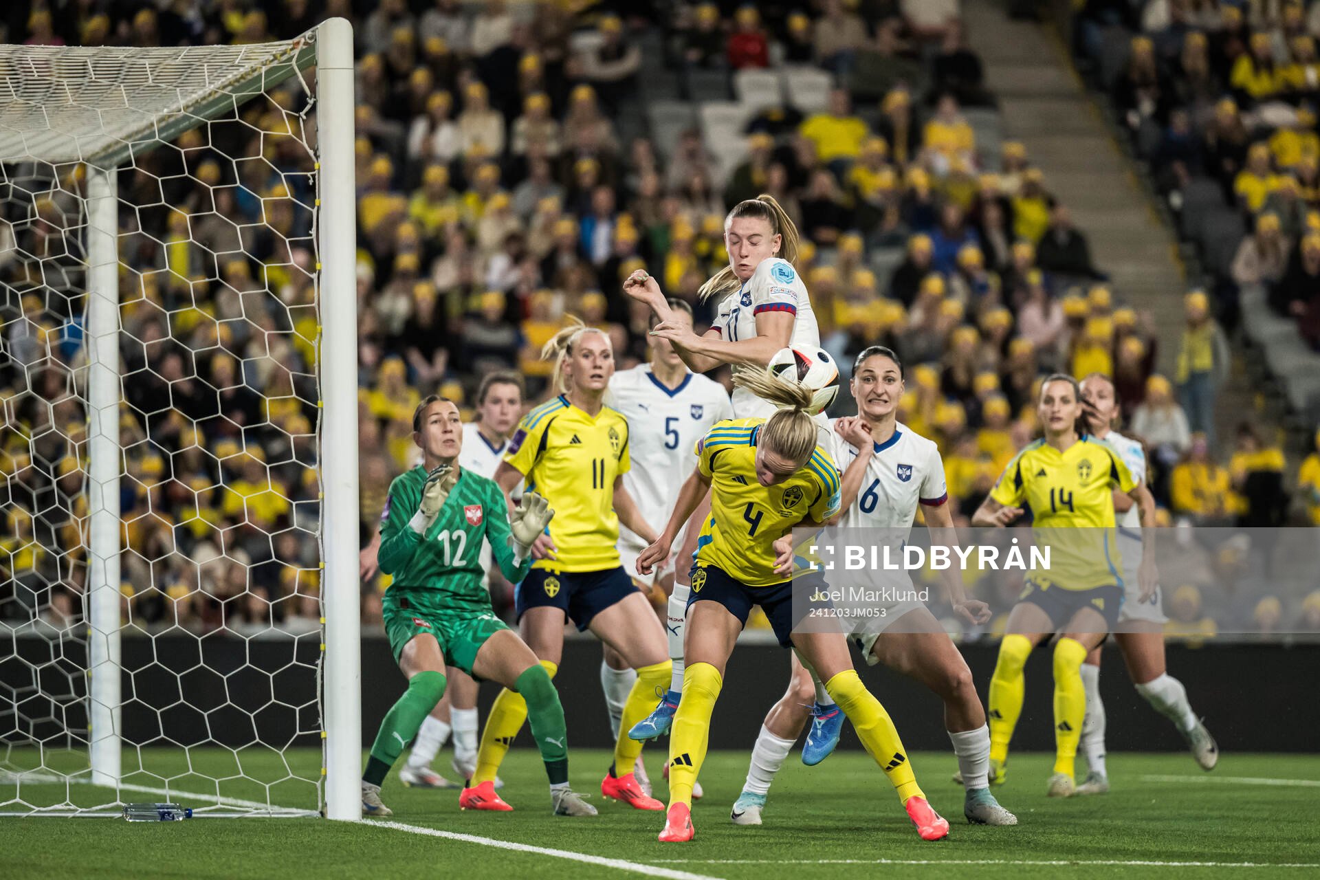 Hanna Lundkvist of Sweden and Allegra Poljak of Serbia