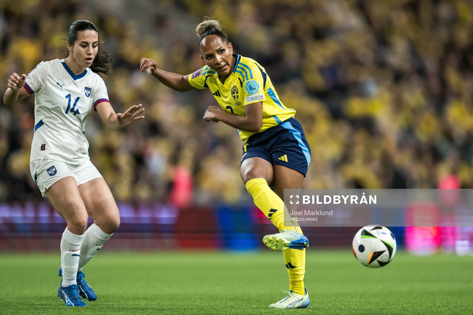 Vesna Milivojevic of Serbia and Madelen Janogy of Sweden