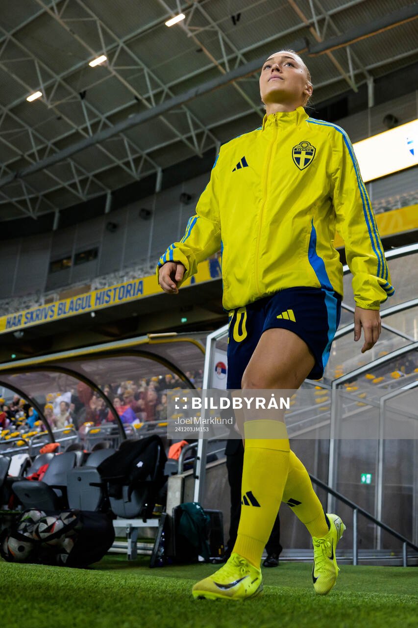Hanna Bennison of Sweden enters the pitch for the UEFA