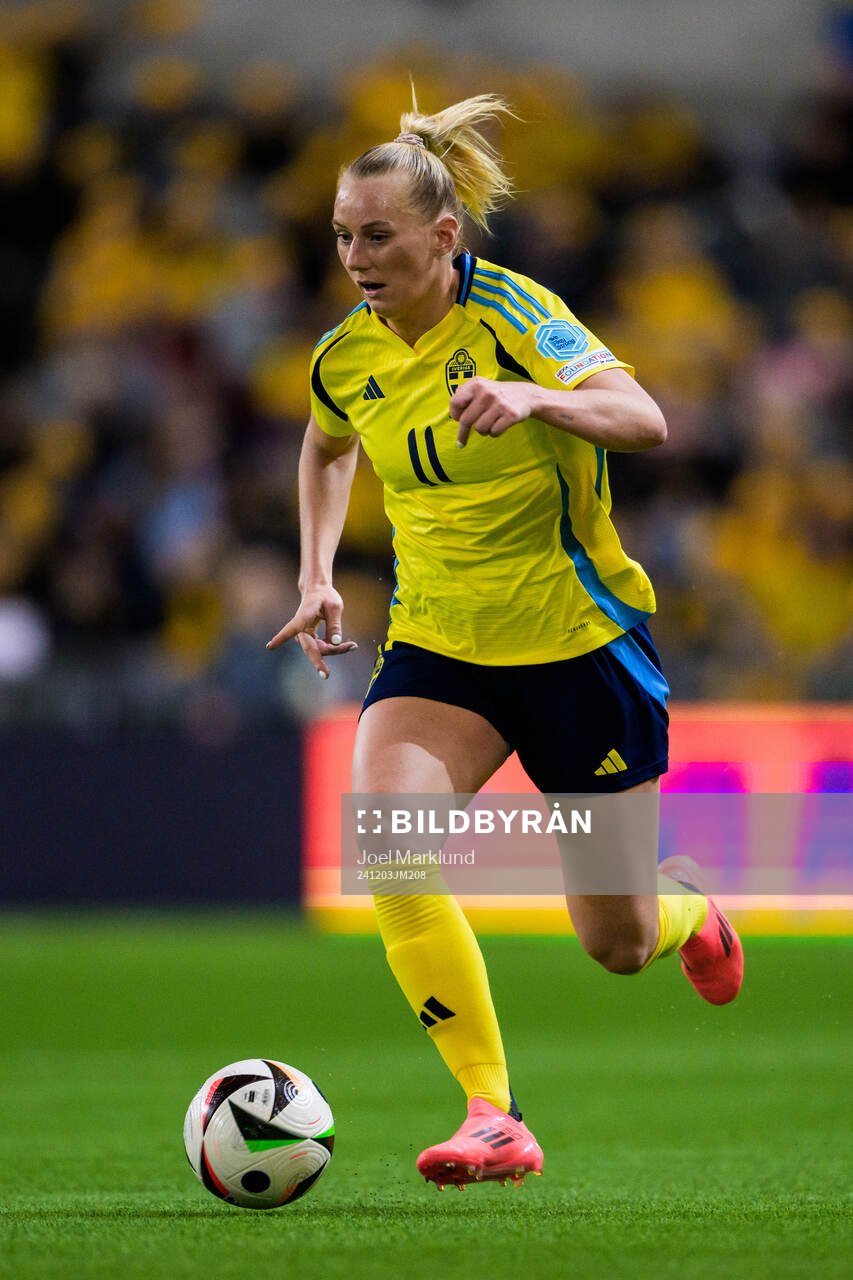 Stina Blackstenius of Sweden