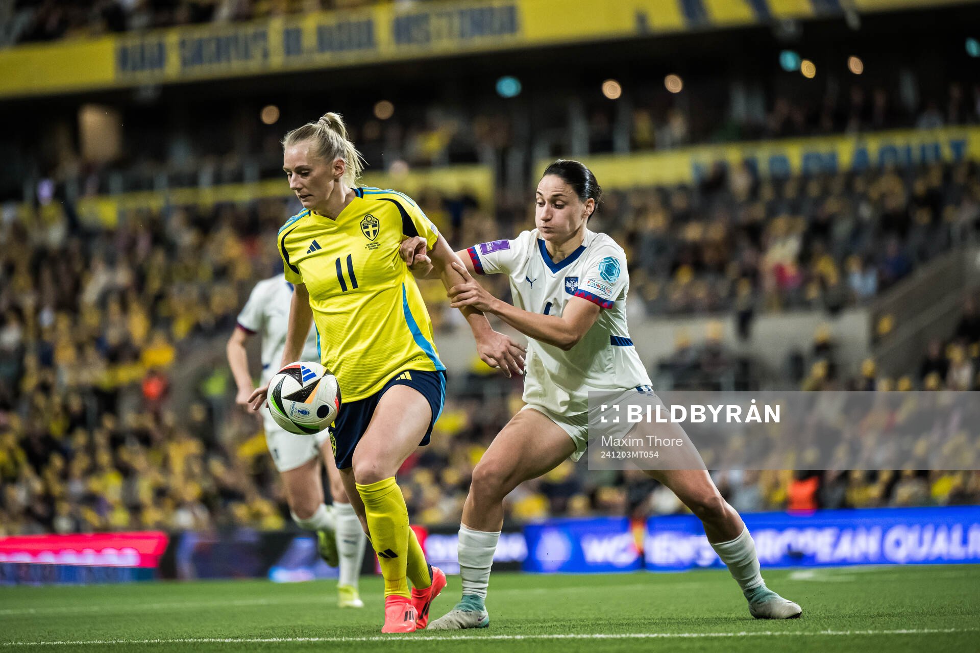 Stina Blackstenius of Sweden and Nevena Damjanovic of Serbia