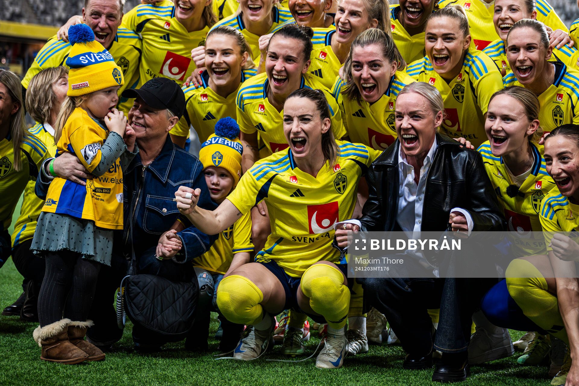 Marika Domanski Lyfors, Kosovare Asllani and Caroline Seger