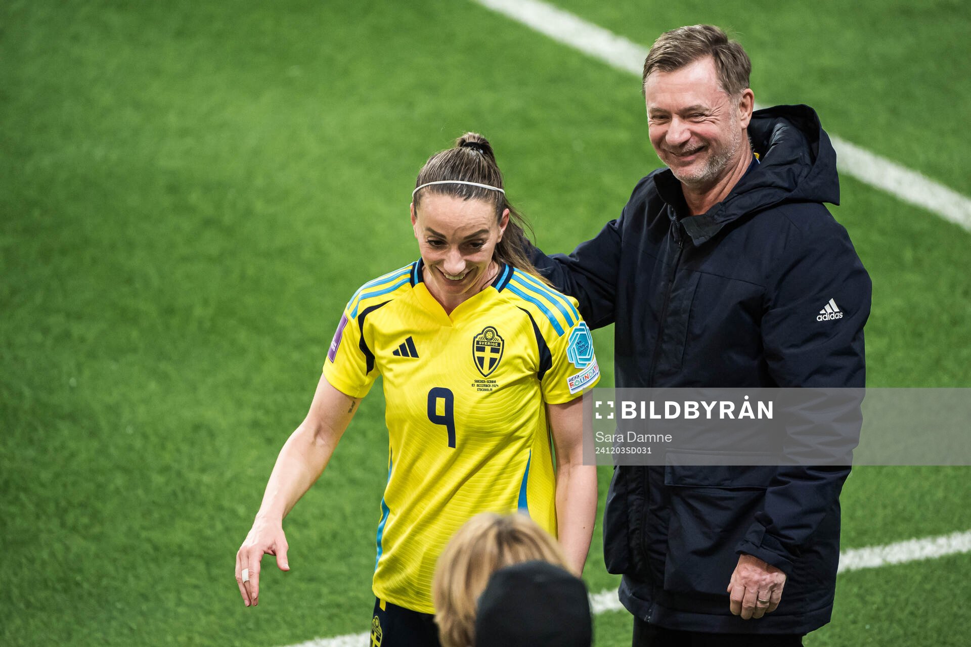 Kosovare Asllani and Head coach Peter Gerhardsson of Sweden