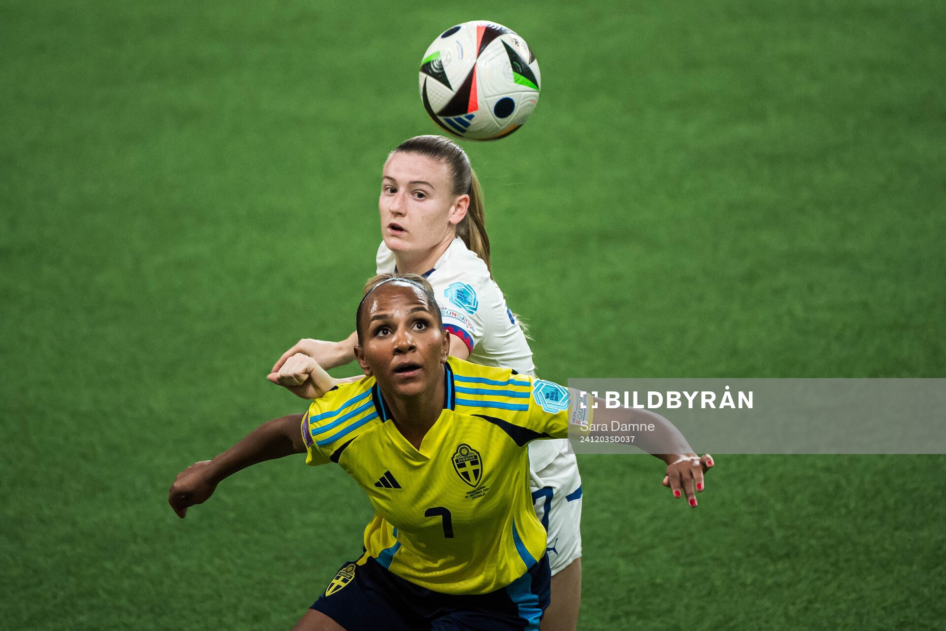 Madelen Janogy of Sweden and Allegra Poljak of Serbia