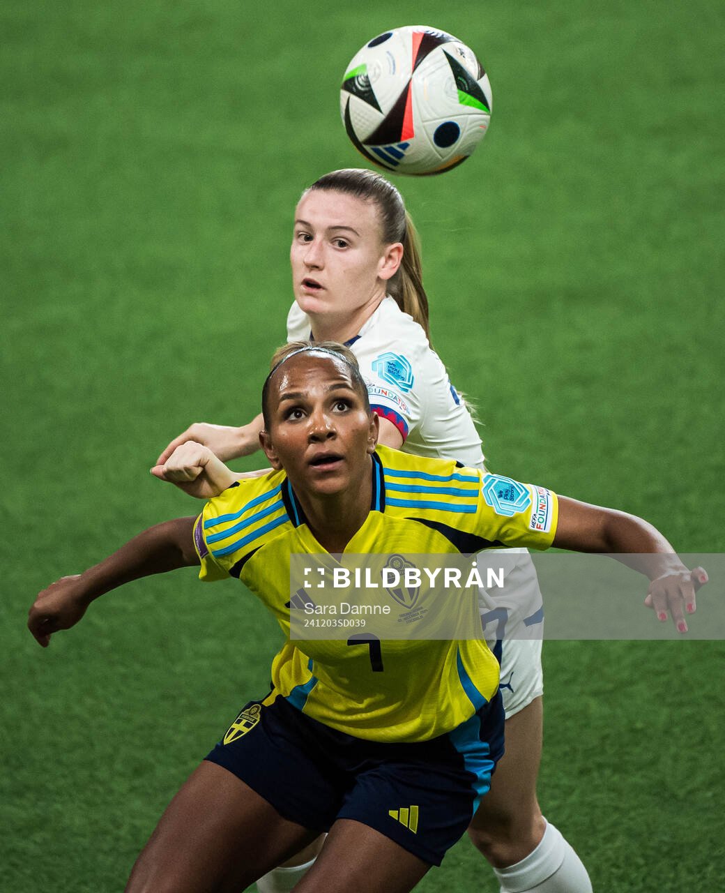 Madelen Janogy of Sweden and Allegra Poljak of Serbia