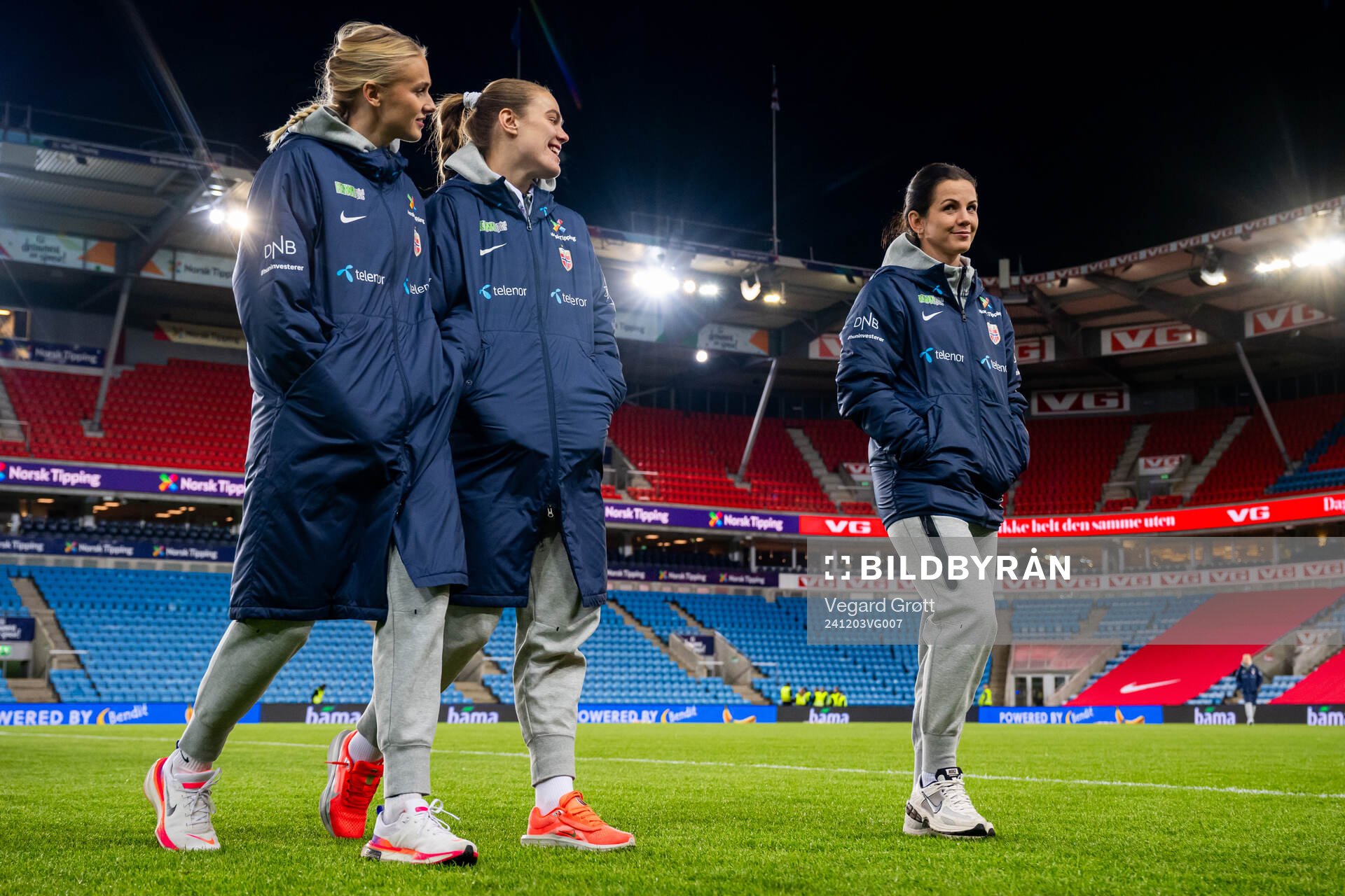 Goalkeeper Selma Panengstuen, Marthine Østenstad and Tuva