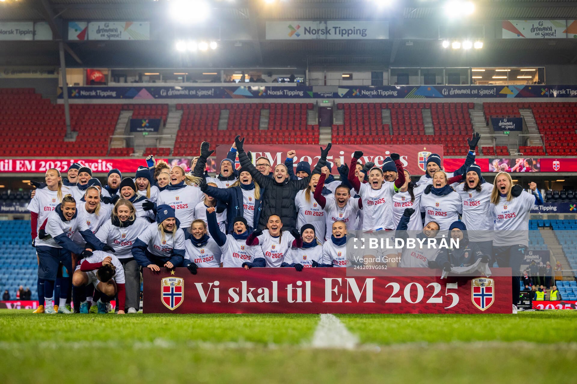 Players and staff of Norway celebrate