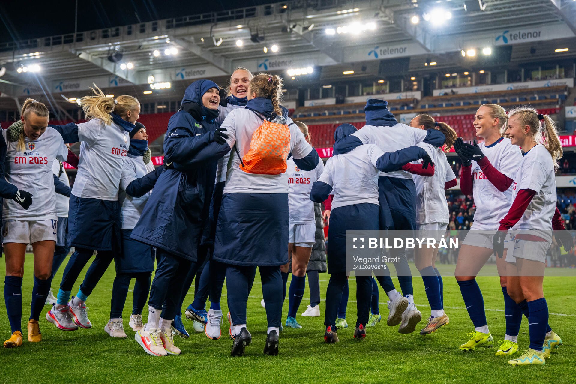 Caroline Graham Hansen, Guro Bergsvand and players of