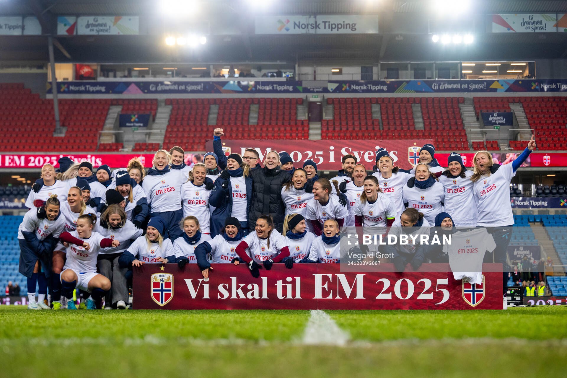 Players and staff of Norway celebrate