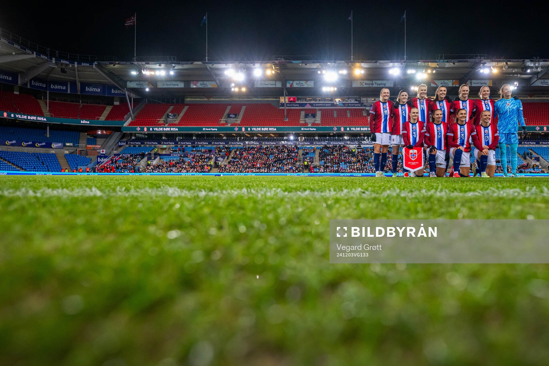 The starting eleven of Norway pose for a team photo